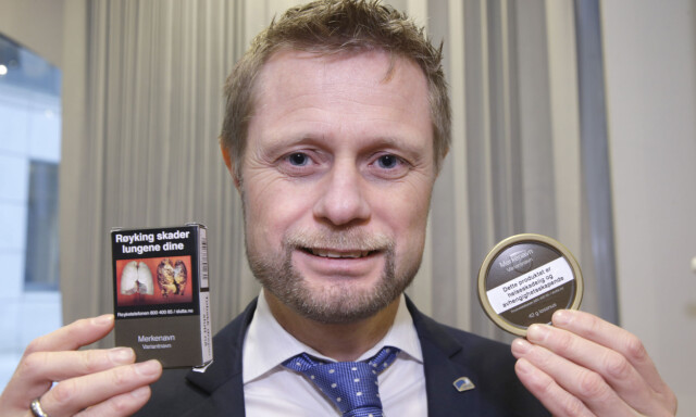 Oslo 20150209.
Helse- og omsorgsminister Bent Høie (H) viste de ny innpakningene til snus og tobakkspakker, på en pressekonferanse om forebyggende tiltak på tobakksområdet.
Foto: Vidar Ruud / NTB scanpix